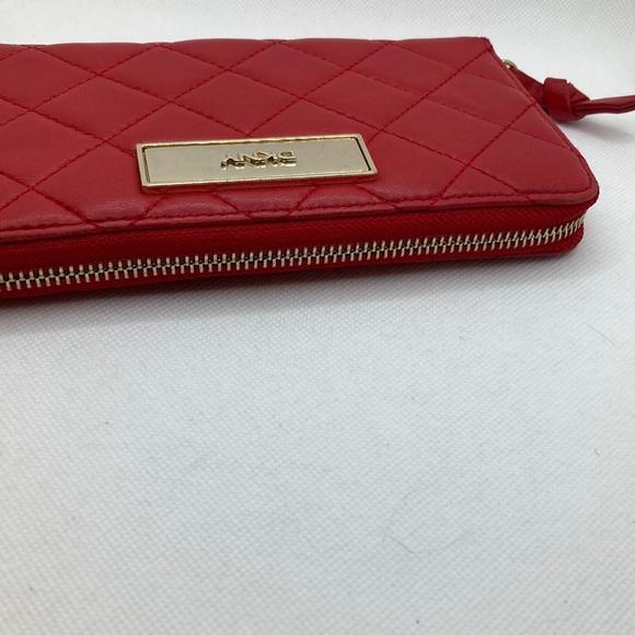 DKNY - RED QUILTED LEATHER ZIPPER CLOSE WALLET - Picture 3 of 5
